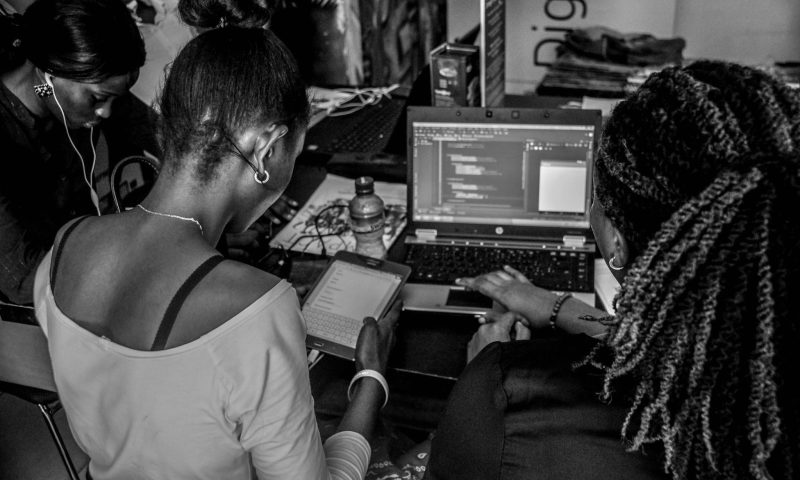 À Kinshasa, les femmes de « La Mine » conçoivent des applications pour répondre aux réalités quotidiennes